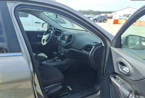 Light Brownstone Pearlcoat 2019 Jeep Cherokee Latitude