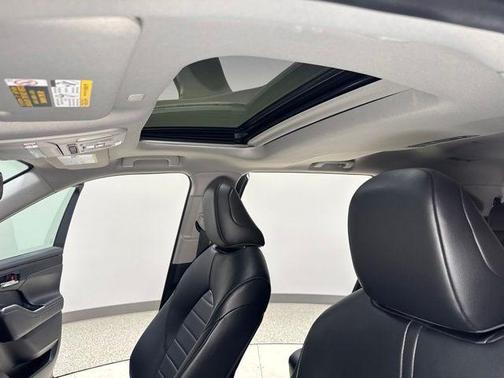 Magnetic Gray Metallic 2022 Toyota Highlander XLE