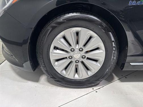 Eclipse Black 2016 Hyundai SONATA Hybrid SE