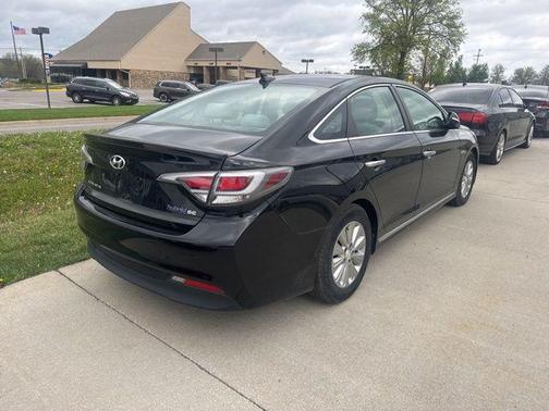 2016 Hyundai SONATA Hybrid SE