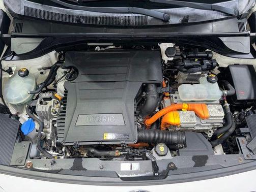 Snow White Pearl 2018 Kia Niro FE