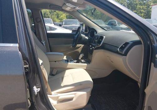 Granite Crystal Metallic Clearcoat 2019 Jeep Grand Cherokee Laredo