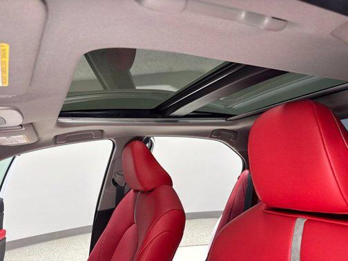 Wind Chill Pearl 2019 Toyota Camry XSE