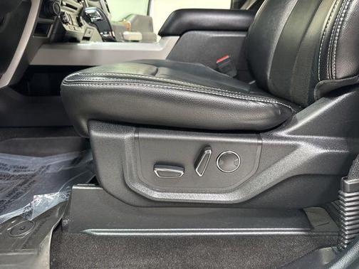 White Platinum Clearcoat Metallic 2018 Ford F-150 Lariat