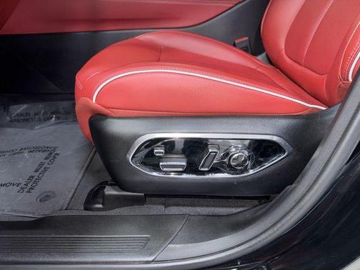 Diamond Black Crystal Pearlcoat 2024 Jeep Wagoneer S Launch Edition