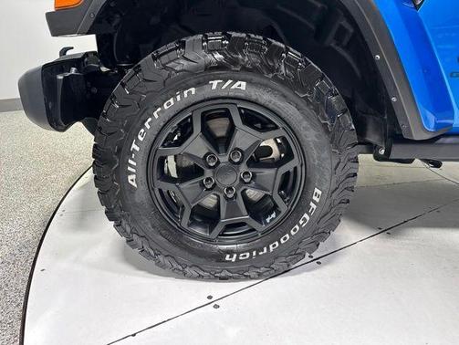 Hydro Blue Pearlcoat 2021 Jeep Gladiator Willys 4x4