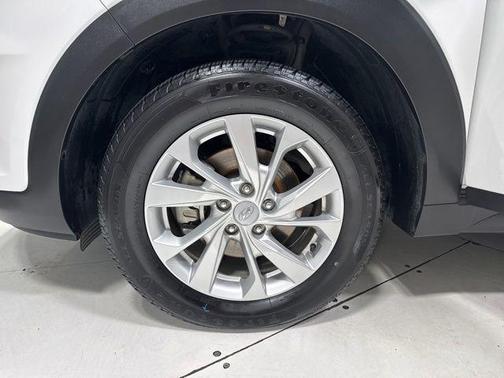 Winter White 2021 Hyundai TUCSON SE