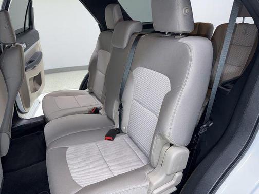 Oxford White 2019 Ford Explorer Base