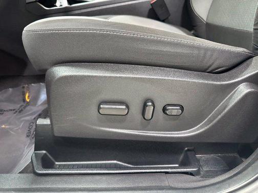 Oxford White 2018 Ford Escape SE