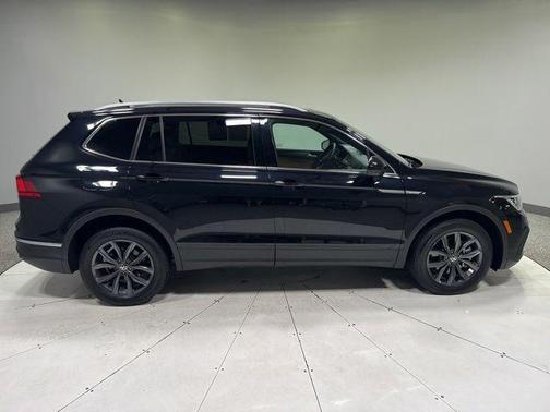 Deep Black 2023 Volkswagen Tiguan 2.0T SE