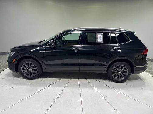 Deep Black 2023 Volkswagen Tiguan 2.0T SE