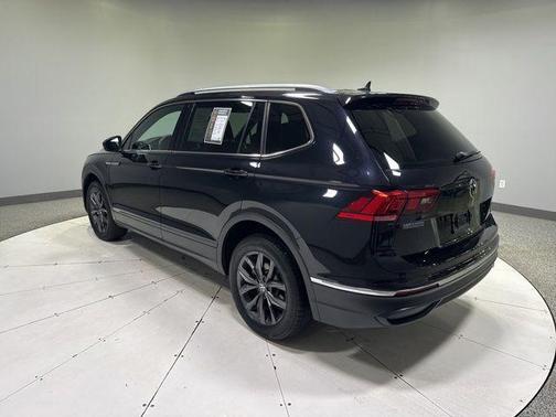 Deep Black 2023 Volkswagen Tiguan 2.0T SE