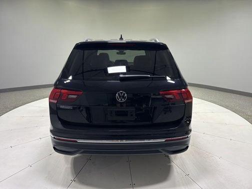 Deep Black 2023 Volkswagen Tiguan 2.0T SE