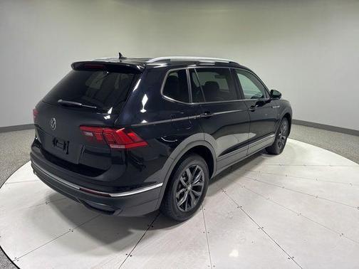Deep Black 2023 Volkswagen Tiguan 2.0T SE