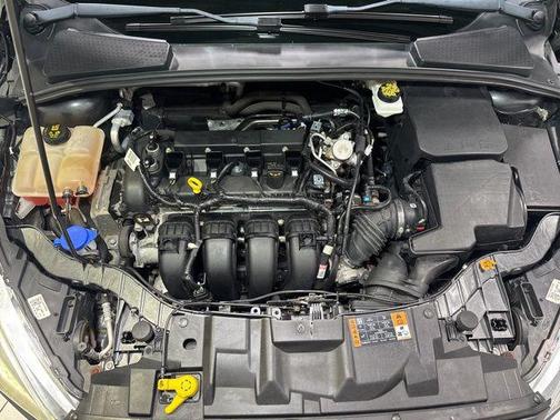 Magnetic 2018 Ford Focus SE