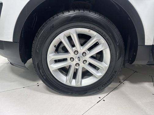 Oxford White 2017 Ford Explorer Base