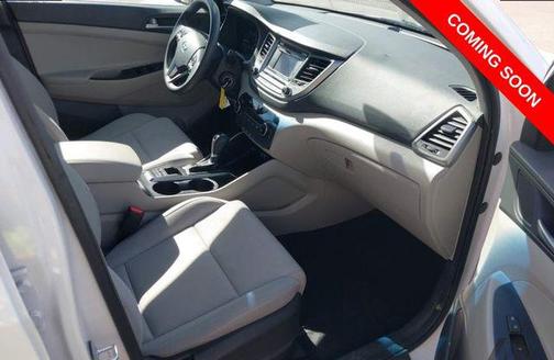 Dazzling White 2018 Hyundai TUCSON SE