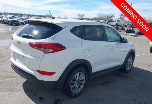 Dazzling White 2018 Hyundai TUCSON SE