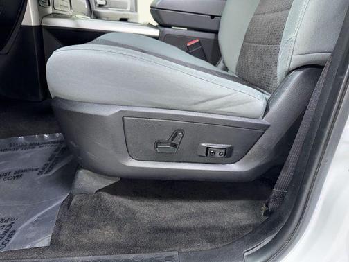 Bright White Clearcoat 2017 RAM 1500 Big Horn