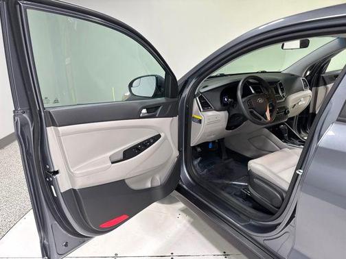 Coliseum Gray 2018 Hyundai TUCSON SE