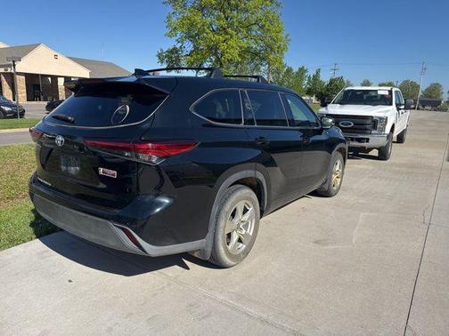 Midnight Black Metallic 2021 Toyota Highlander L
