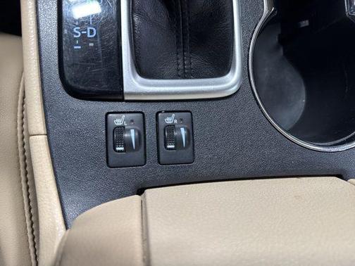 Midnight Black Metallic 2019 Toyota Highlander XLE