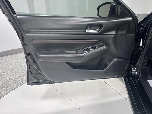 2021 Nissan Altima SR FWD