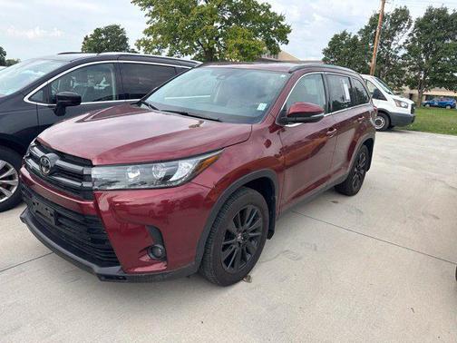 Ooh La La Rouge Mica 2019 Toyota Highlander XLE