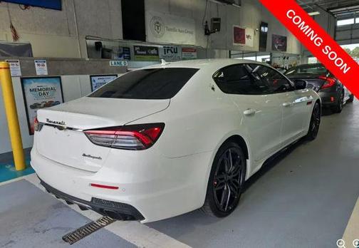 Bianco 2022 Maserati Quattroporte Trofeo