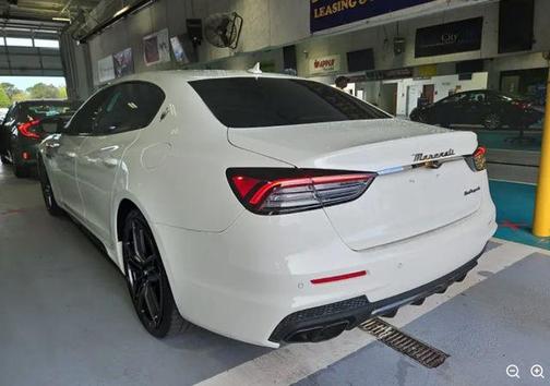 Bianco 2022 Maserati Quattroporte Trofeo