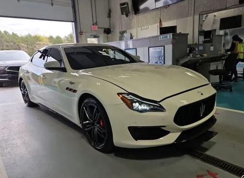 Bianco 2022 Maserati Quattroporte Trofeo