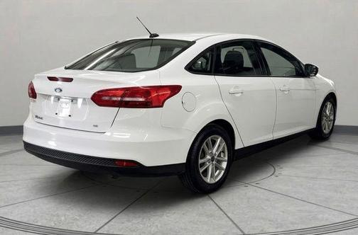 Oxford White 2017 Ford Focus SE