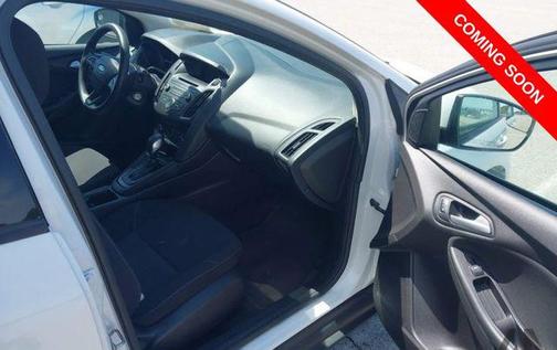 Oxford White 2017 Ford Focus SE