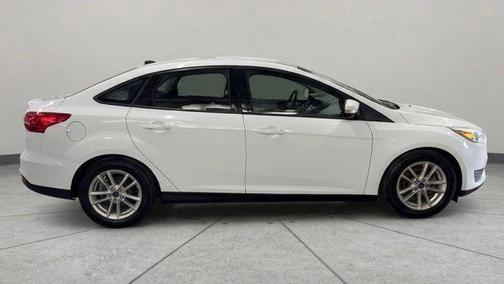 Oxford White 2017 Ford Focus SE