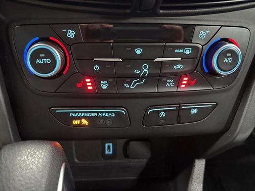 Lightning Blue Metallic 2019 Ford Escape SE