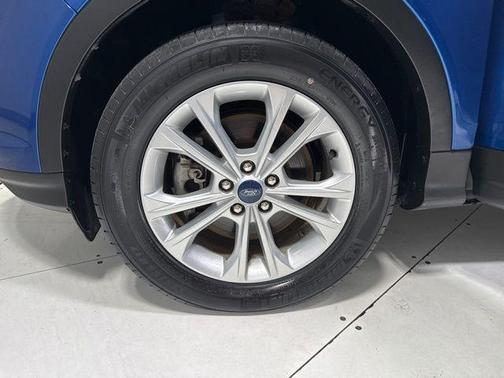 Lightning Blue Metallic 2019 Ford Escape SE