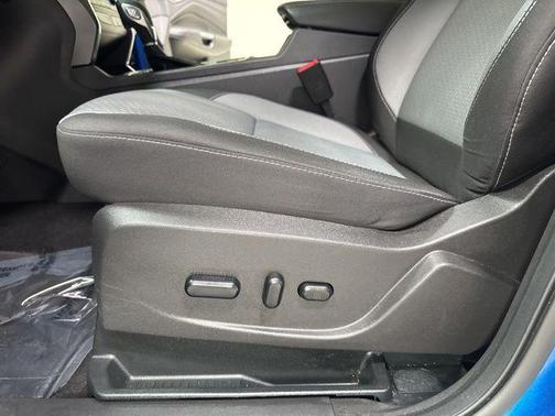 Lightning Blue Metallic 2019 Ford Escape SE