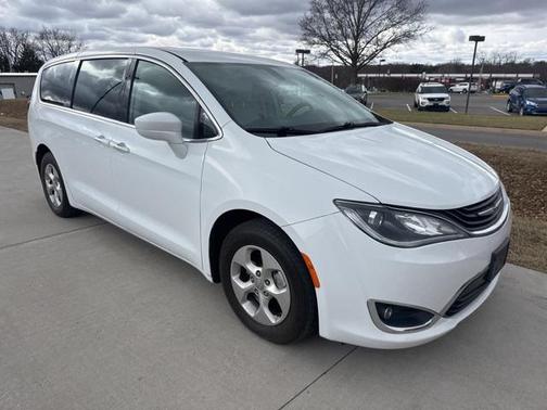 2018 Chrysler Pacifica Hybrid Touring Plus
