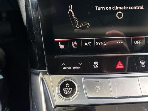 2022 Audi e-tron Premium Plus