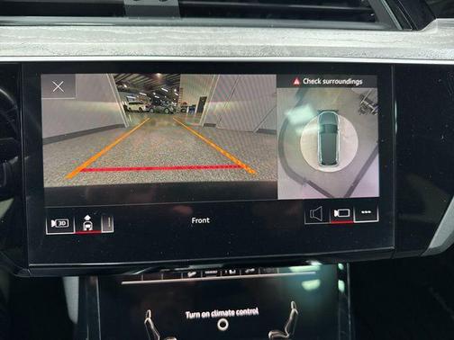 2022 Audi e-tron Premium Plus
