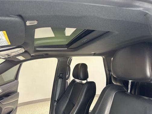 Diamond Black Crystal Pearlcoat 2019 Jeep Grand Cherokee Altitude