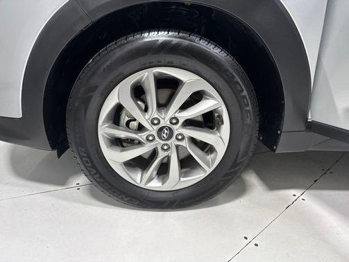 Molten Silver 2018 Hyundai TUCSON SE