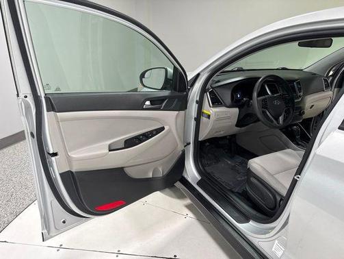 Molten Silver 2018 Hyundai TUCSON SE