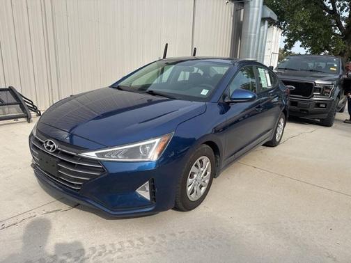 2019 Hyundai ELANTRA SE