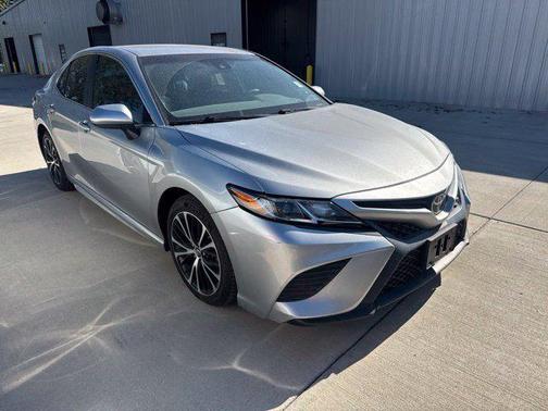 Celestial Silver Metallic 2019 Toyota Camry SE