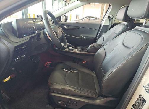Glacier 2022 Kia EV6 Wind