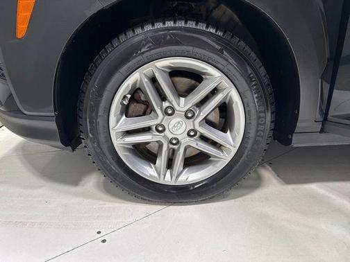 Ultra Black Pearl 2020 Hyundai KONA SE