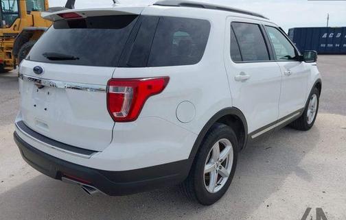 Oxford White 2018 Ford Explorer XLT