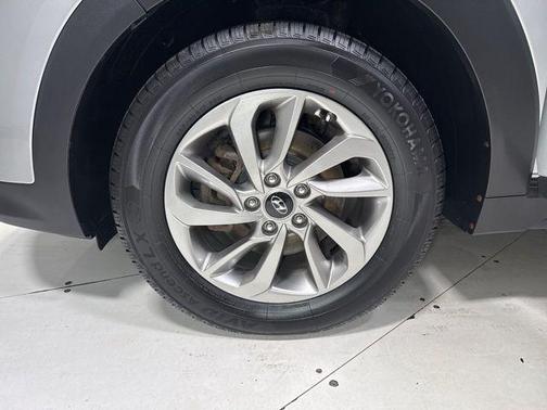 Molten Silver 2018 Hyundai TUCSON SE