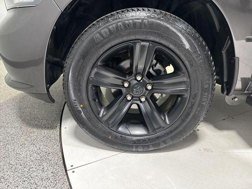 2017 RAM 1500 Night Crew Cab 4x4 5'7' Box